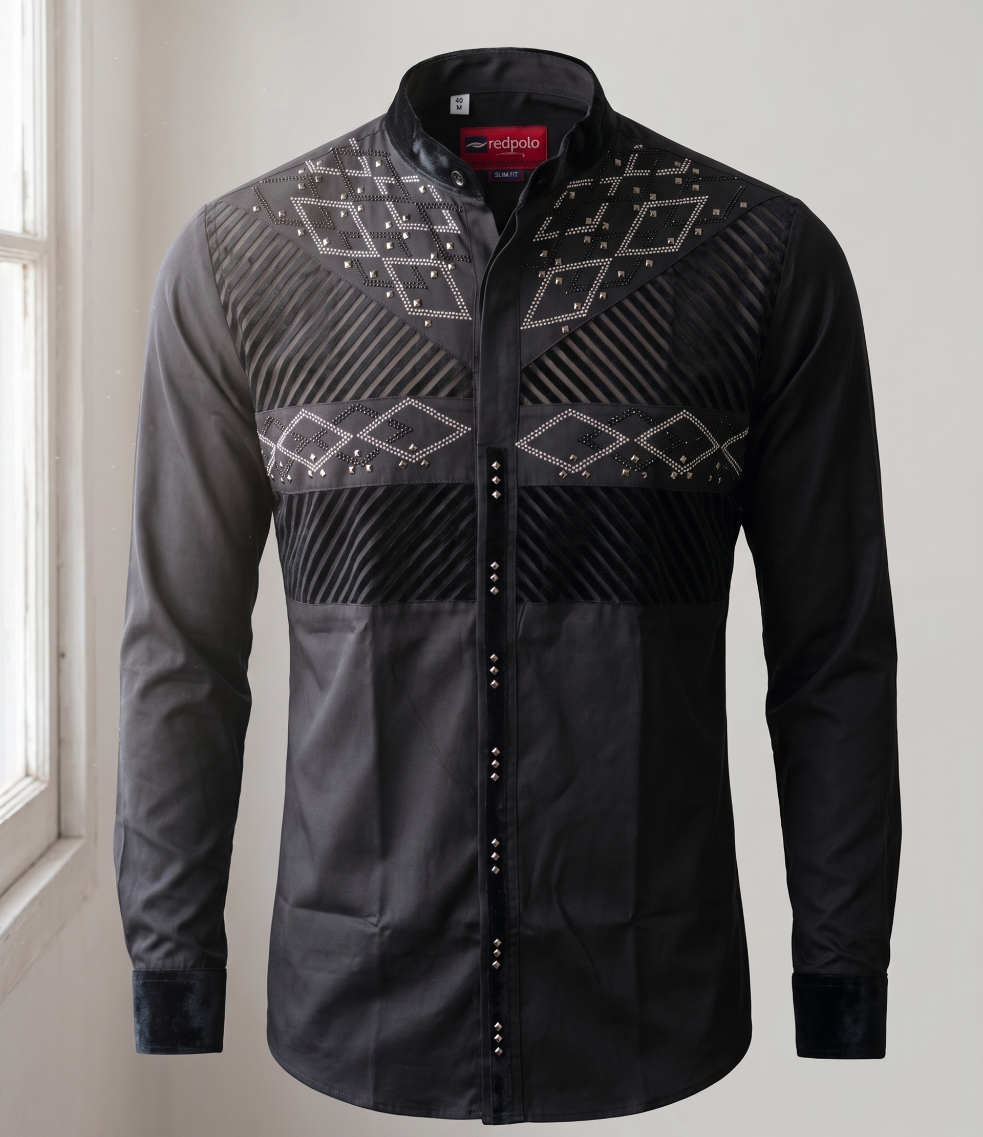 Chemise Noire Ajustée – Édition Prestige à Motifs et Finitions Velours