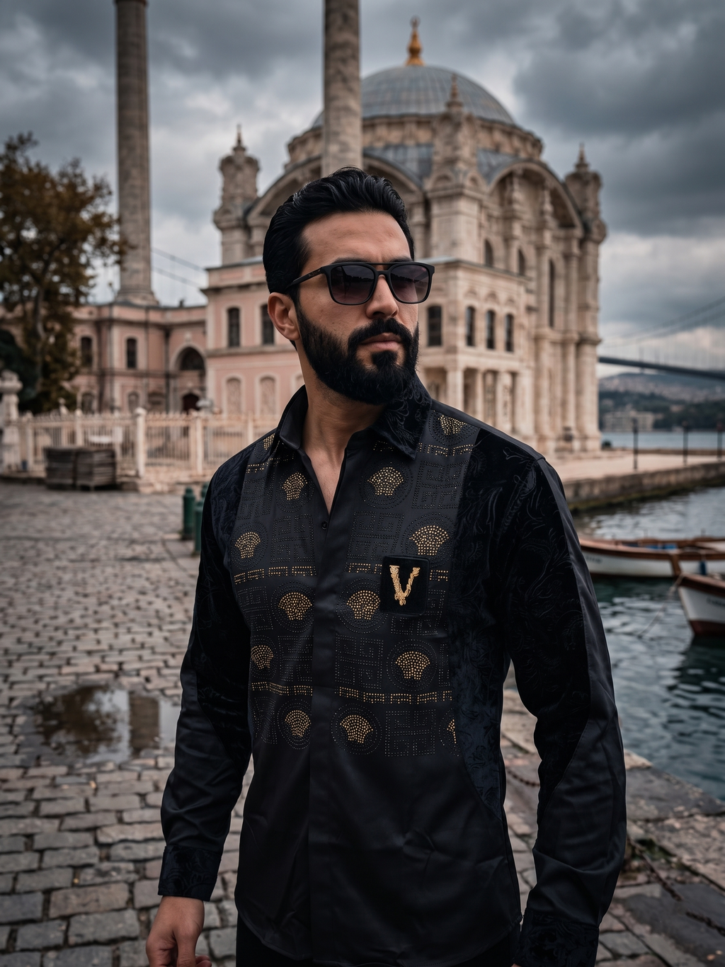 Chemise Signature Noire et Or à Empiècements Velours