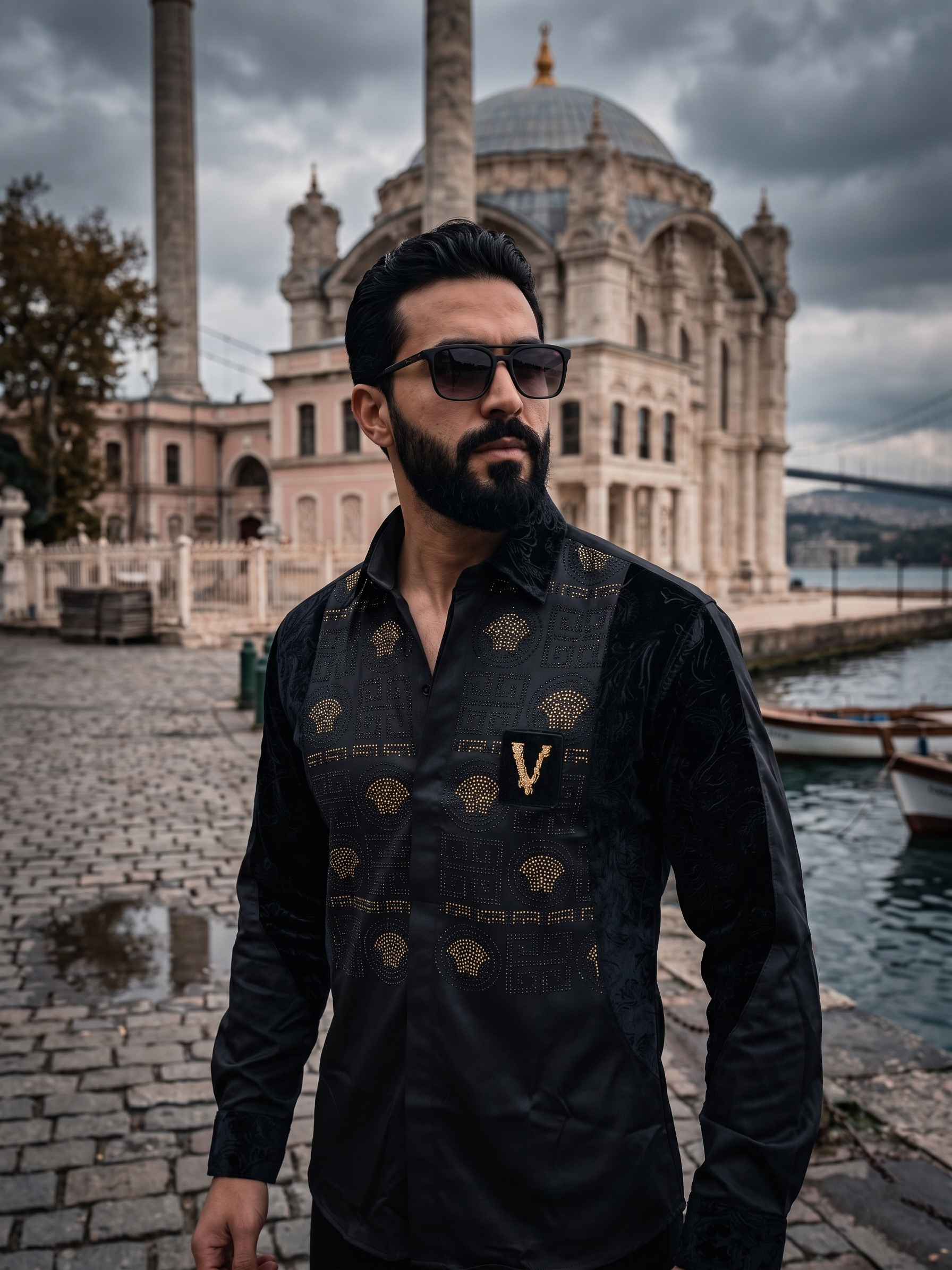 Chemise Signature Noire et Or à Empiècements Velours