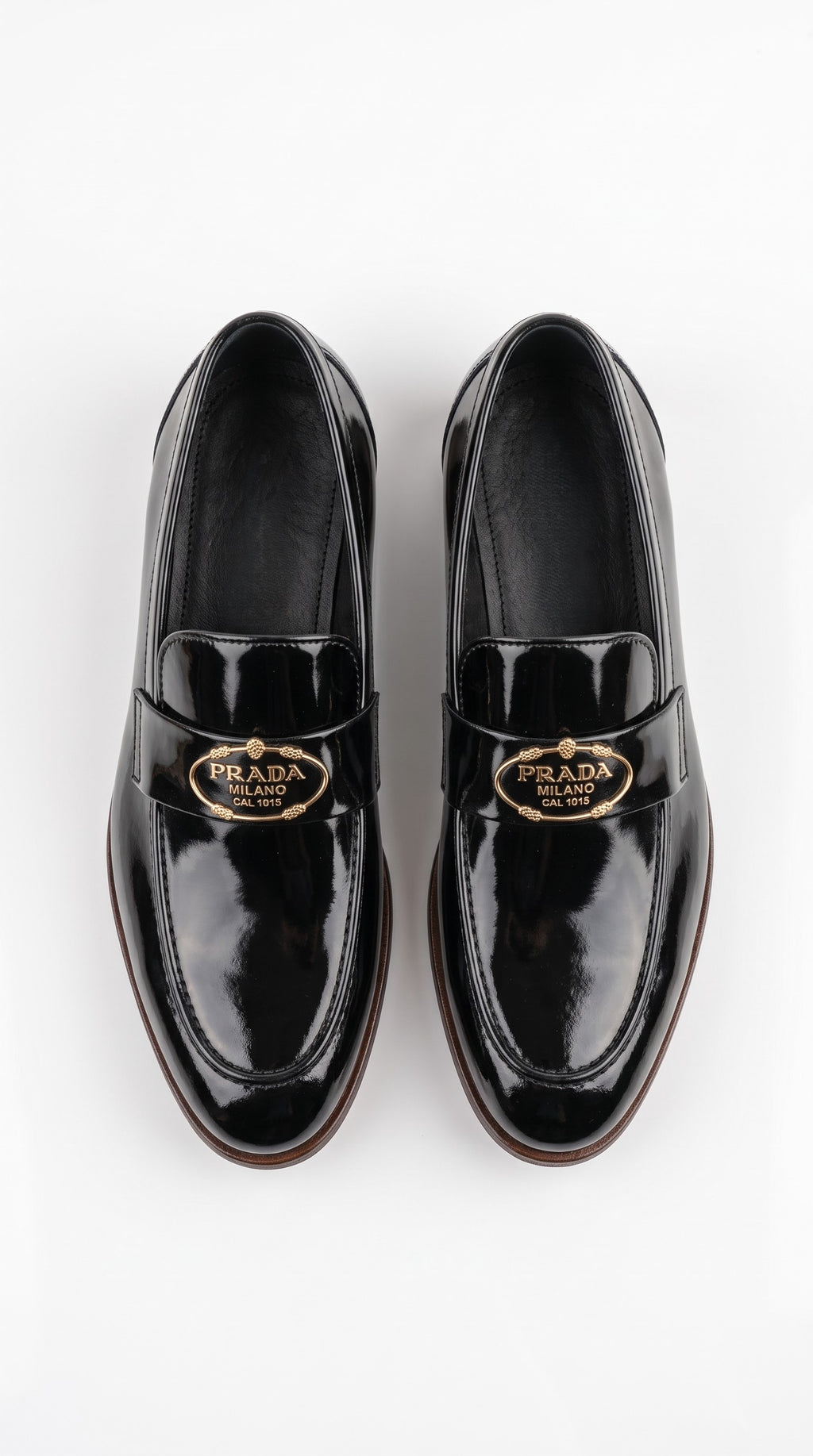 Mocassins en Cuir Verni Noir avec Logo Doré