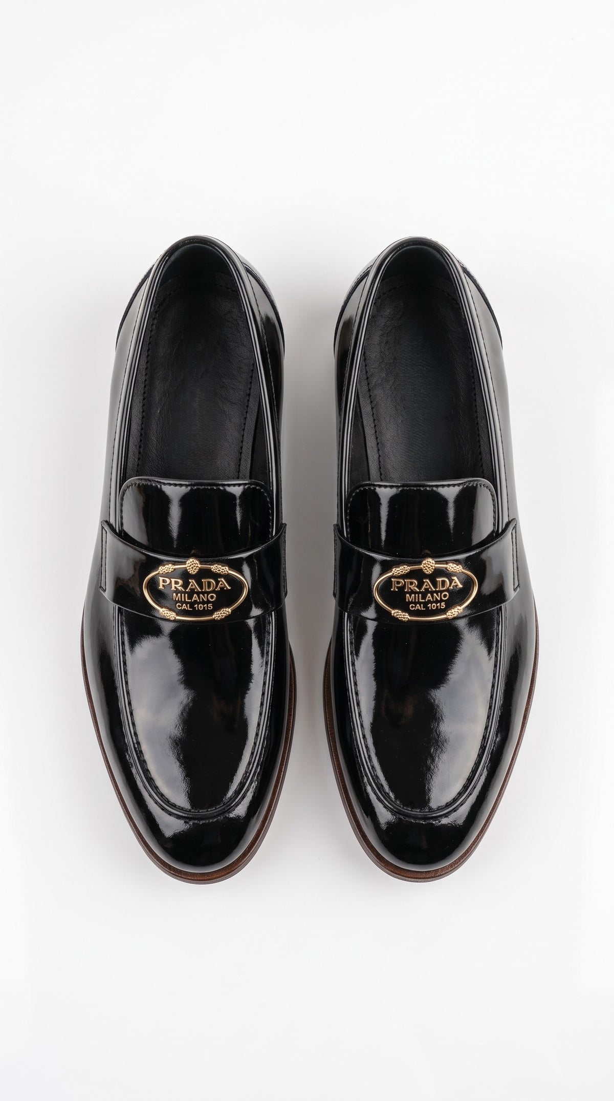 Mocassins en Cuir Verni Noir avec Logo Doré