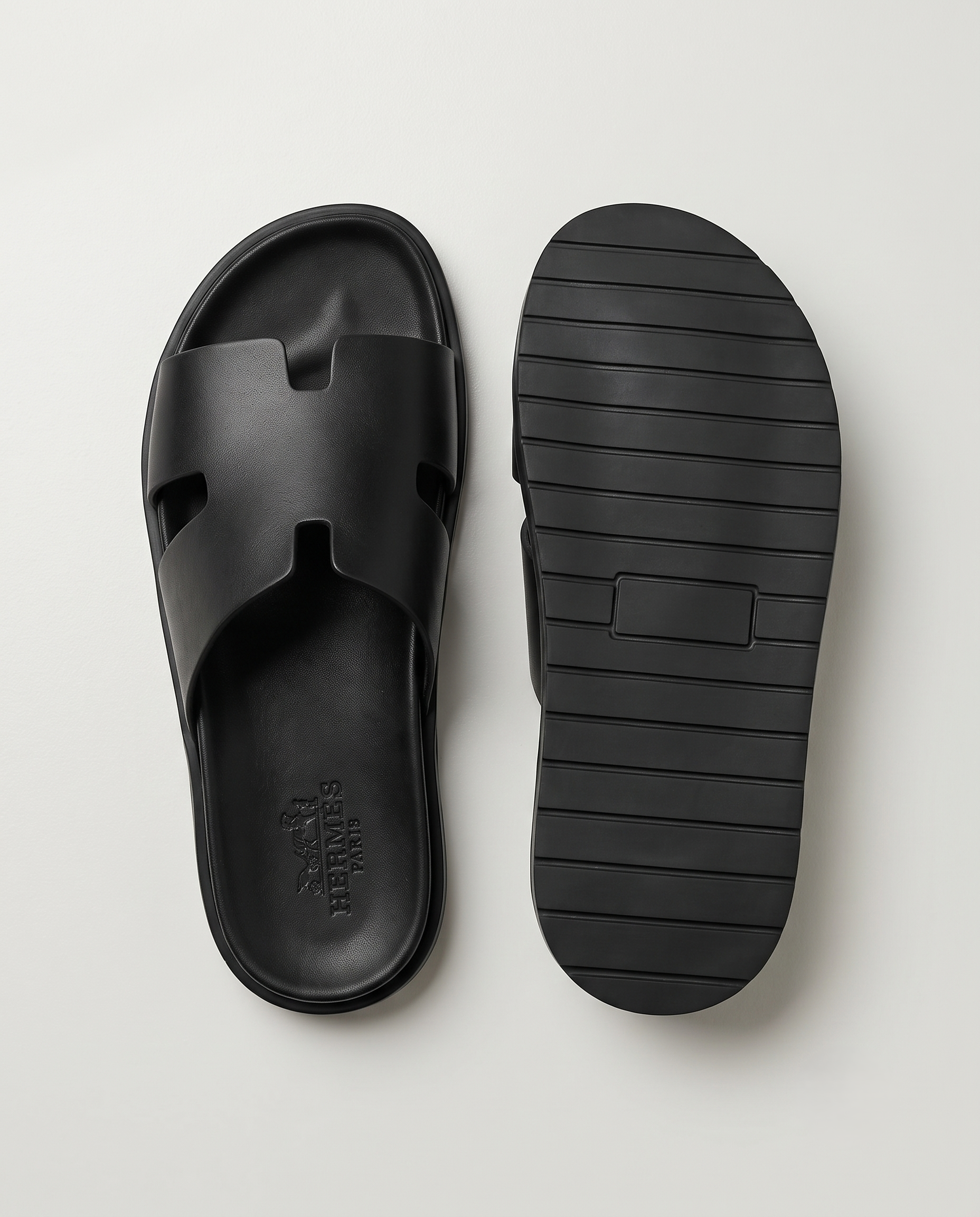 Sandales en Cuir Noir Élégance Minimaliste