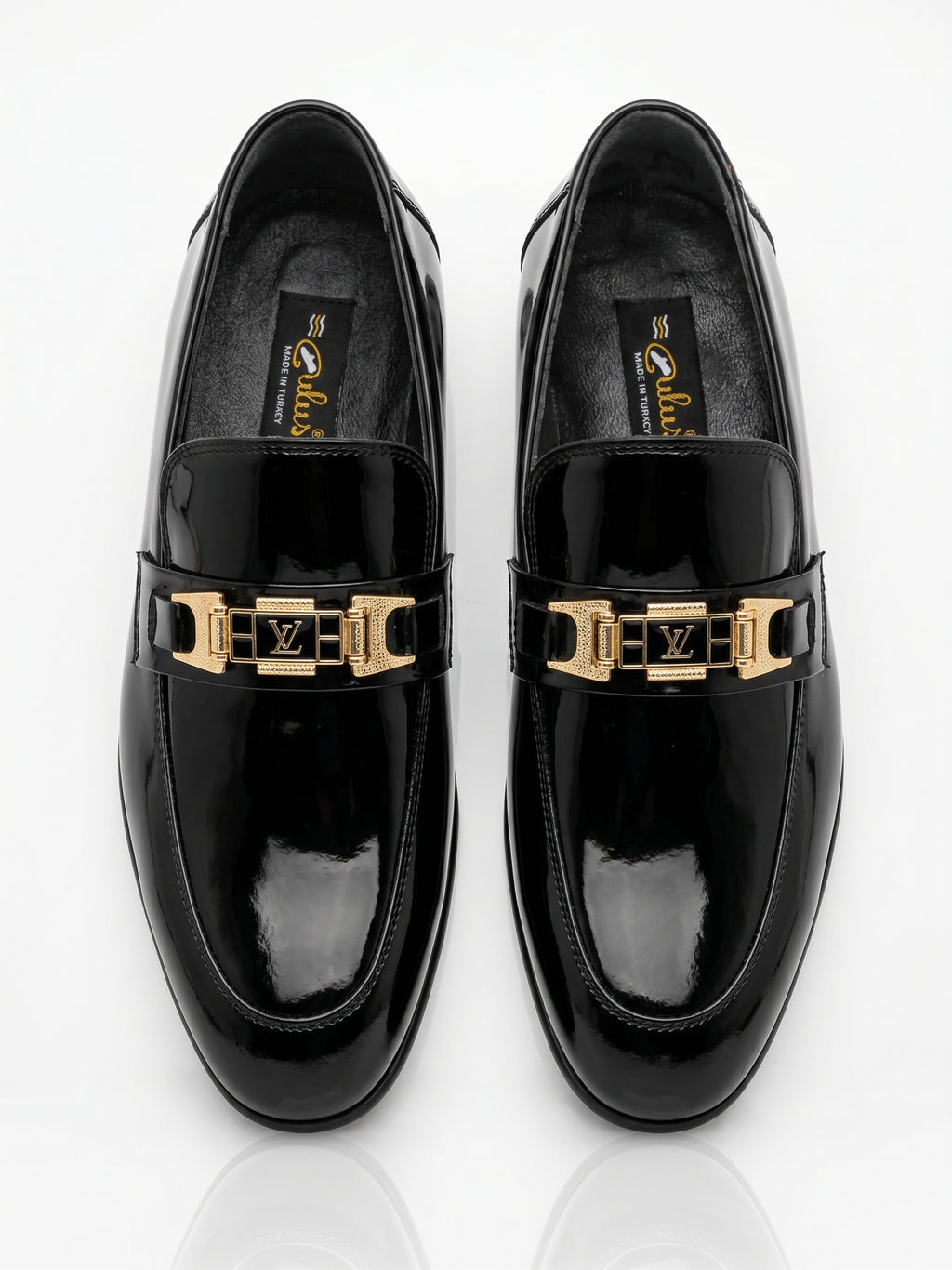 Mocassins en Cuir Verni Noir avec Boucle Dorée