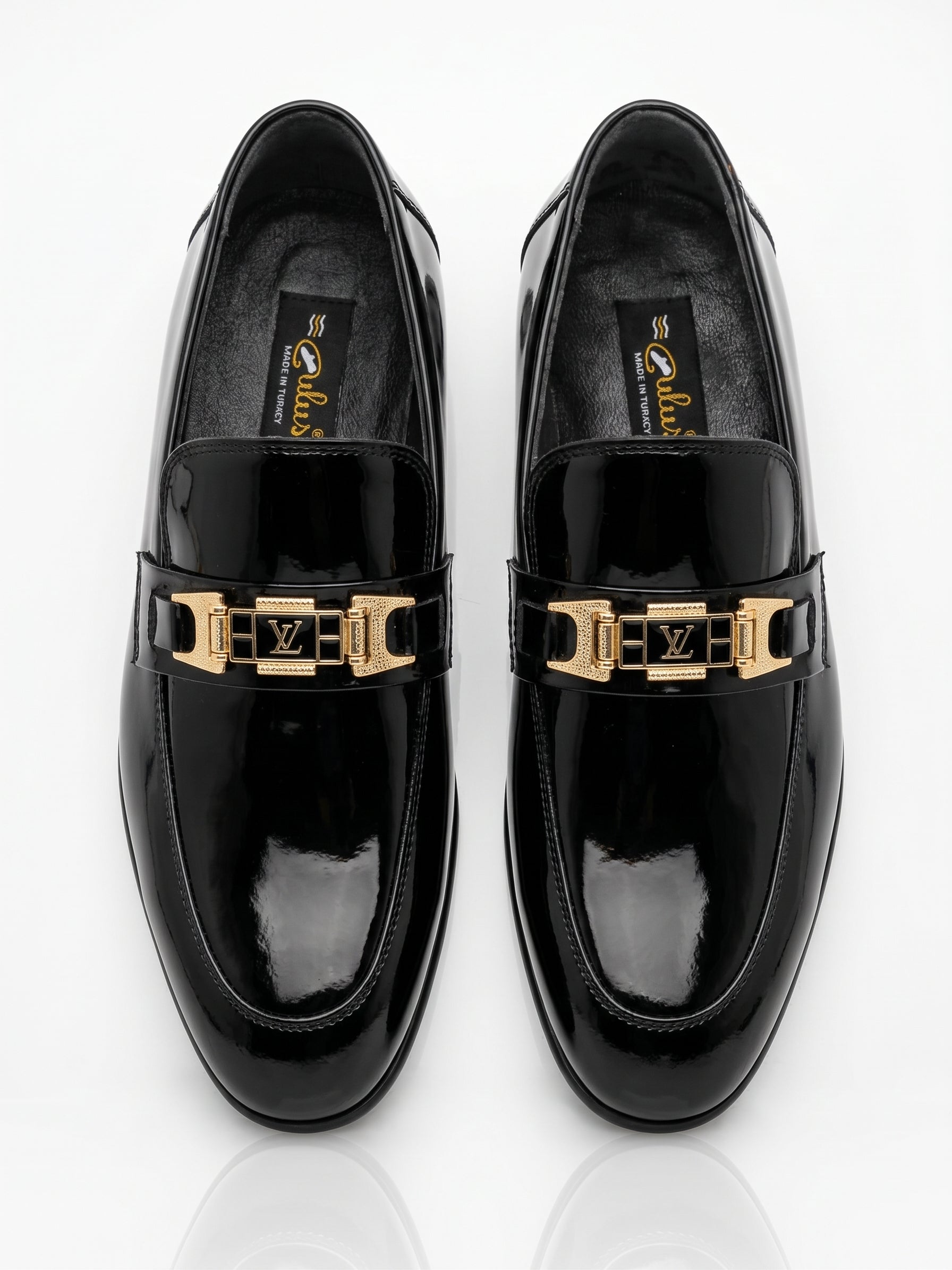 Mocassins en Cuir Verni Noir avec Boucle Dorée
