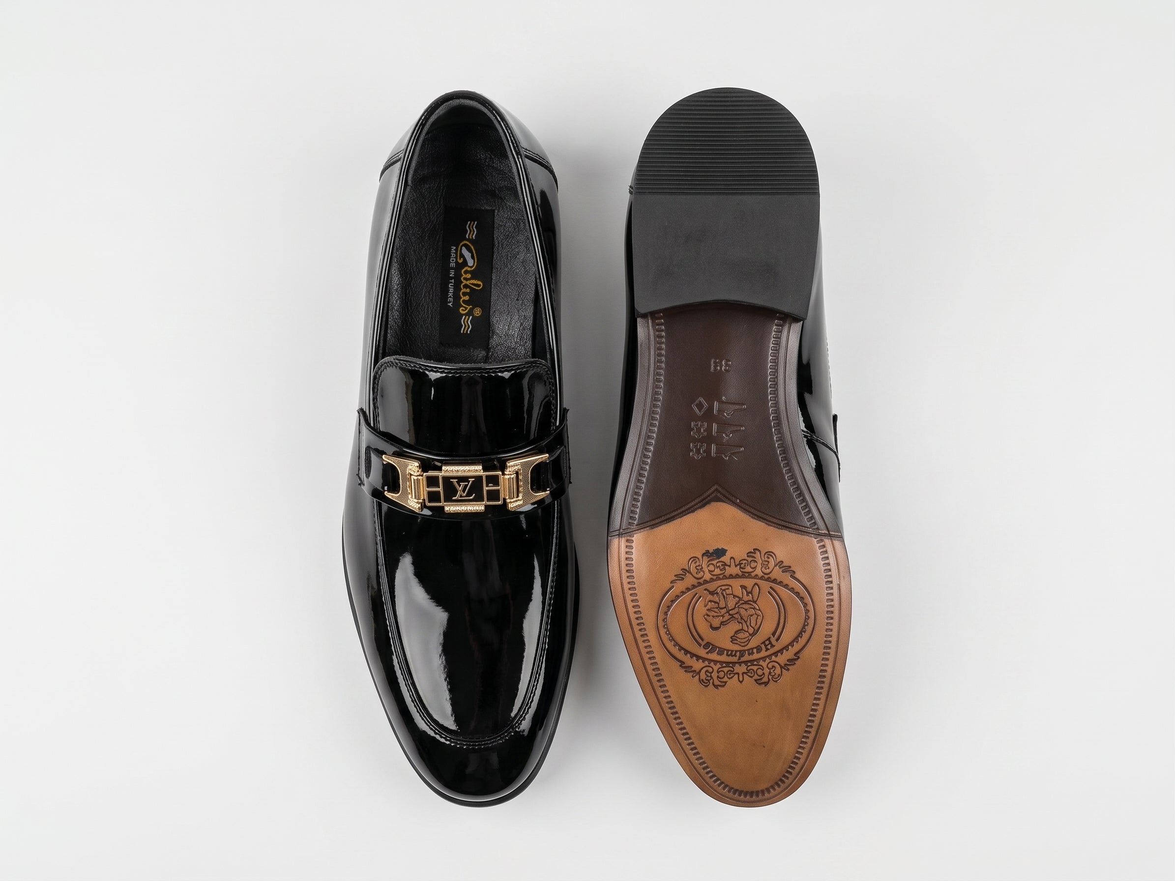 Mocassins en Cuir Verni Noir avec Boucle Dorée