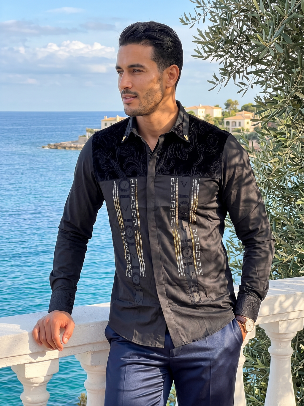 Chemise Noire Édition Prestige à Ornements Dorés