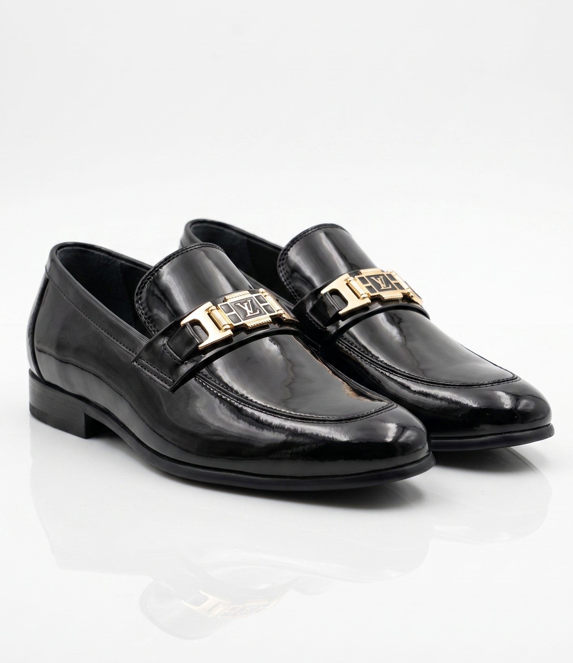 Mocassins en Cuir Verni Noir avec Boucle Dorée