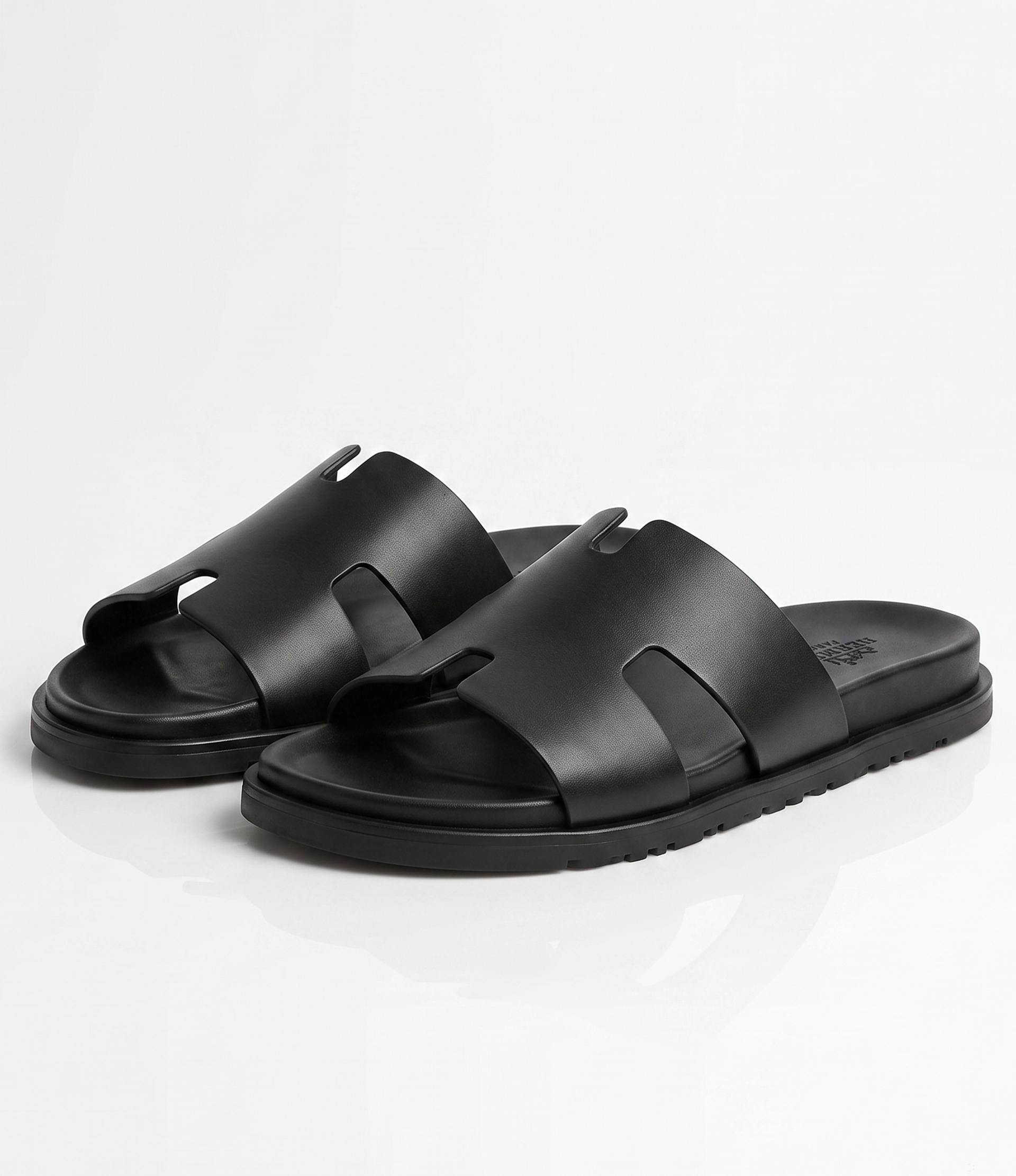 Sandales en Cuir Noir Élégance Minimaliste